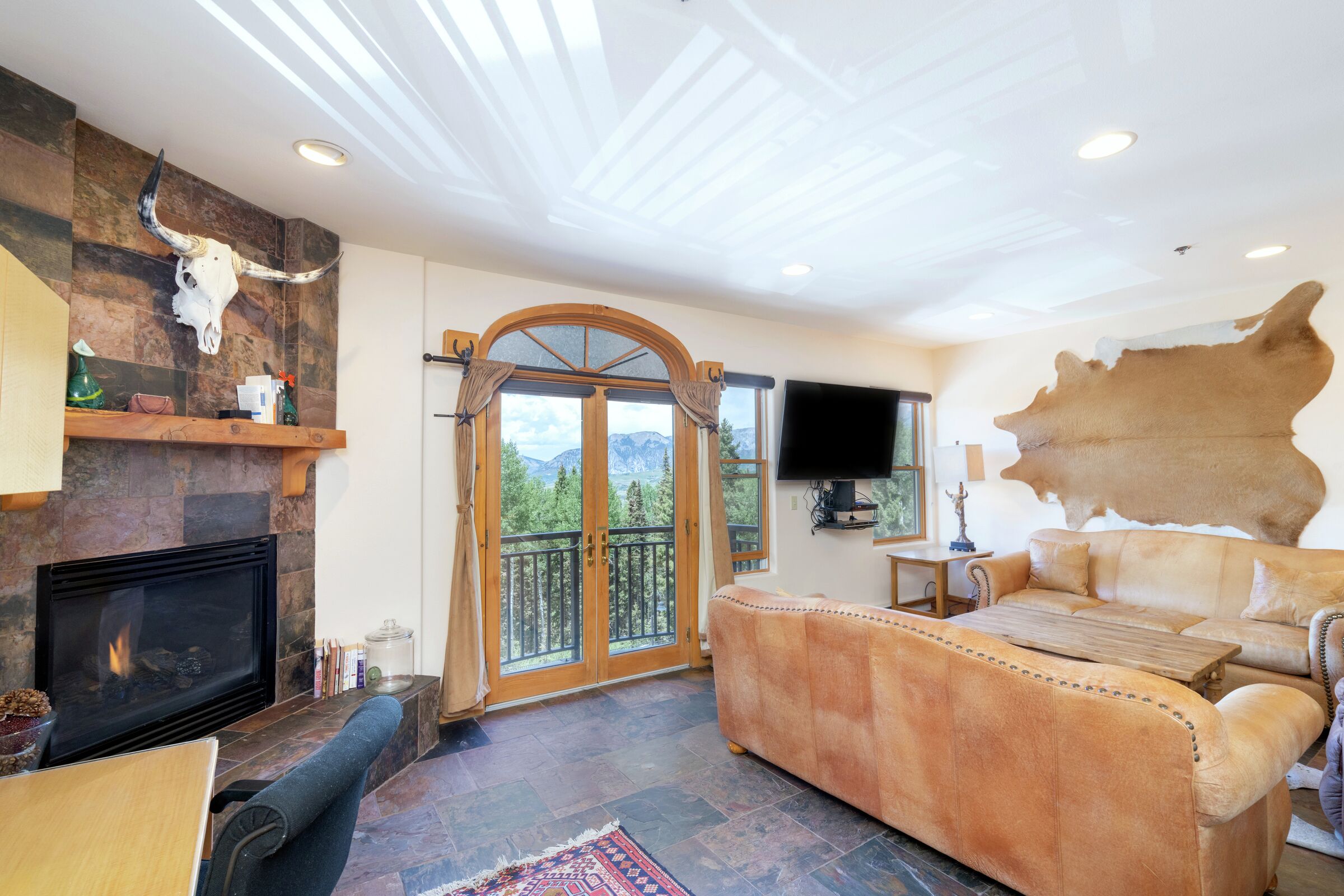 #310 - Living Room