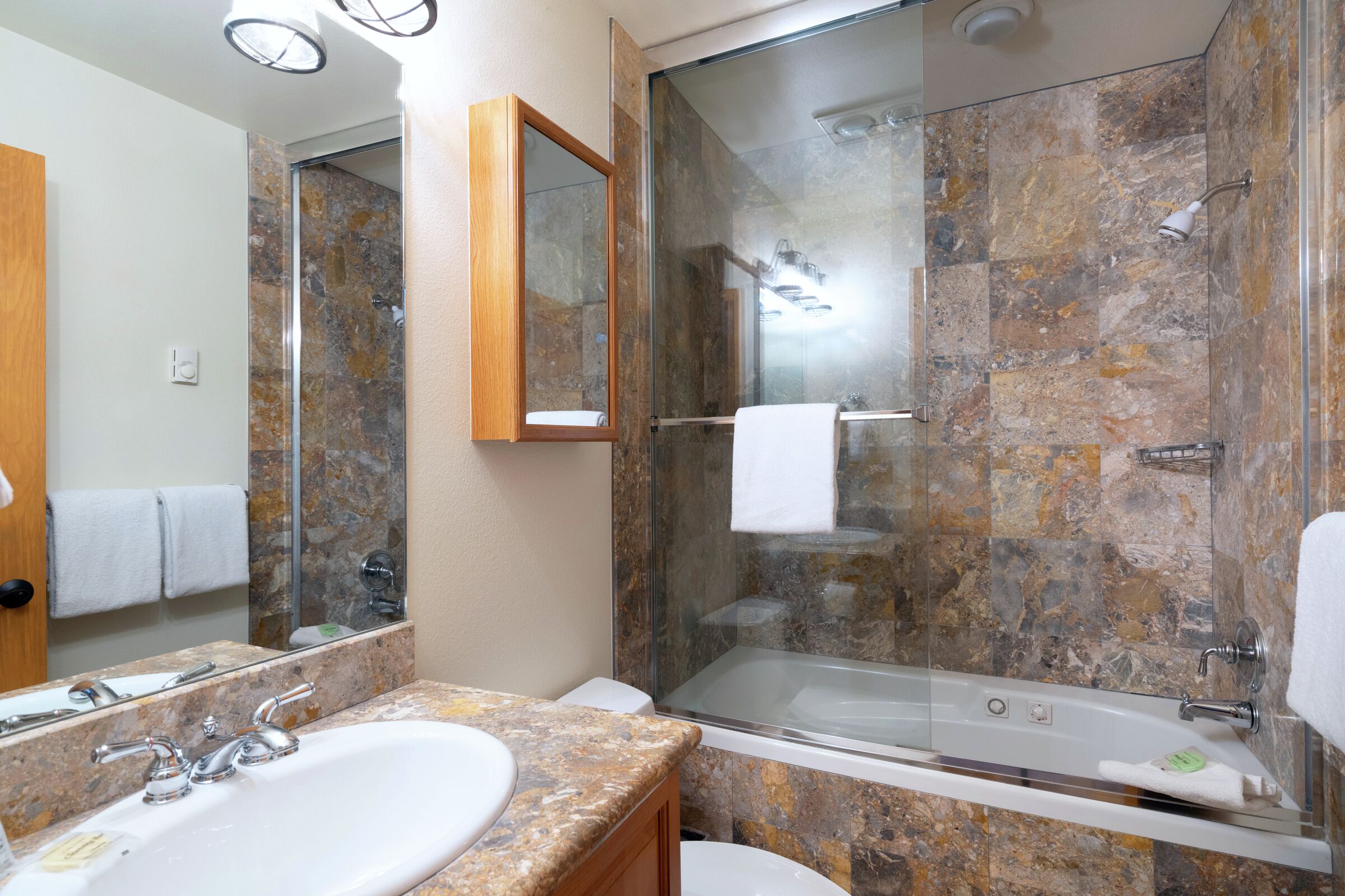 #303AB - Bathroom