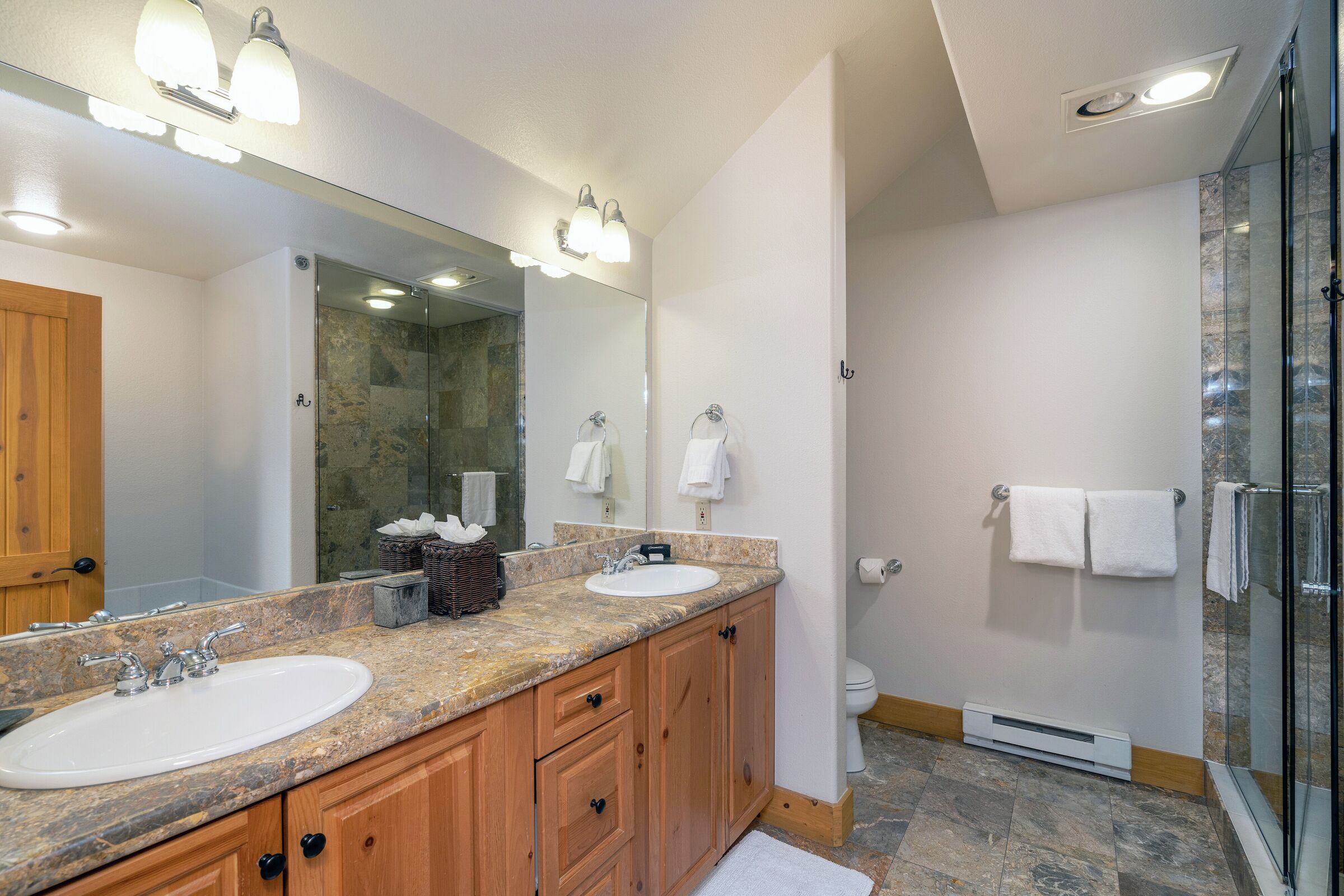 #401 - Master Ensuite Bathroom