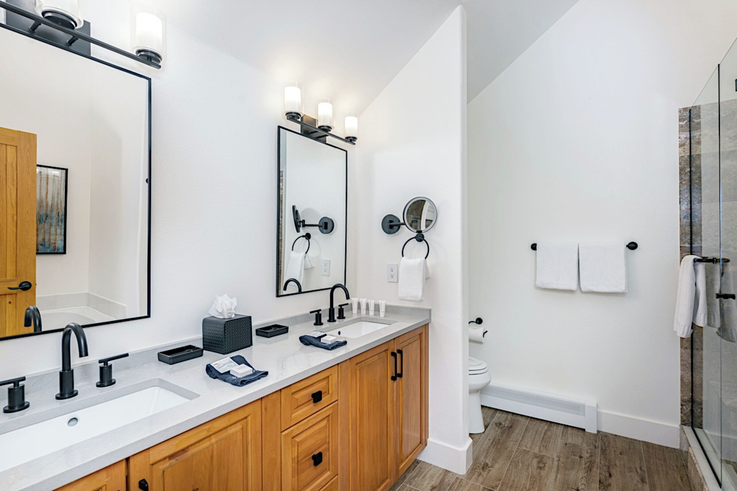 #411 - Master Ensuite Bathroom