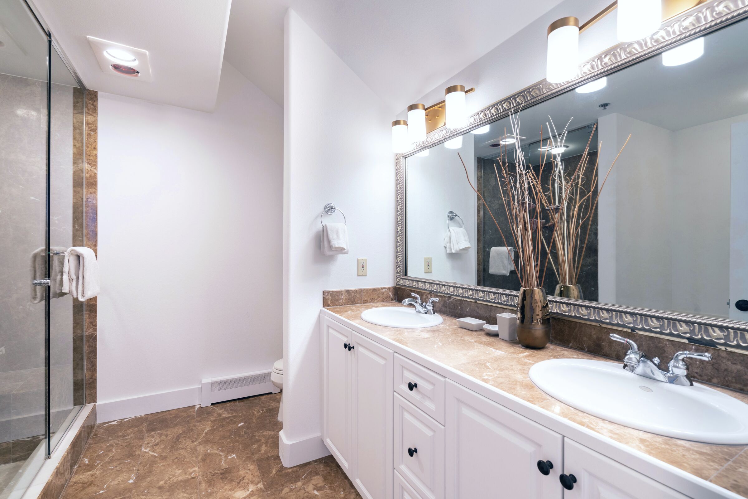 #412 - Master Ensuite Bathroom