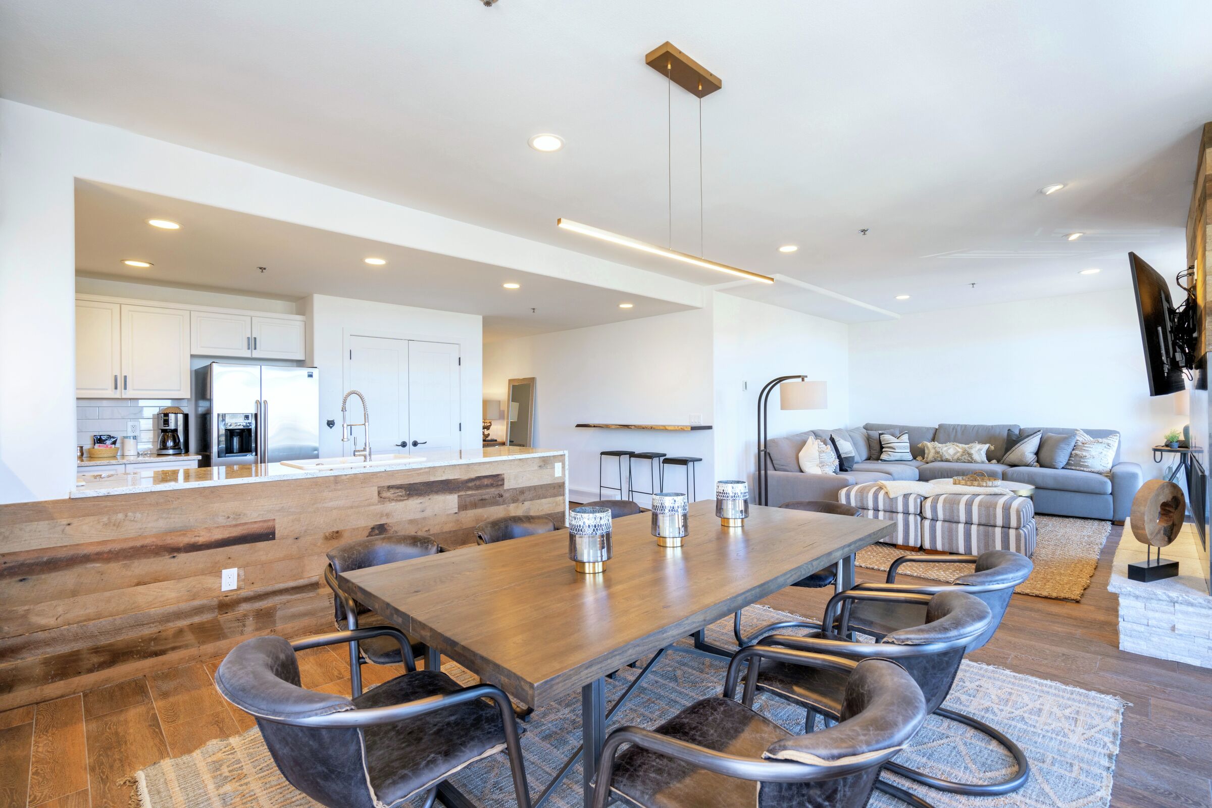 #412 - Dining Area