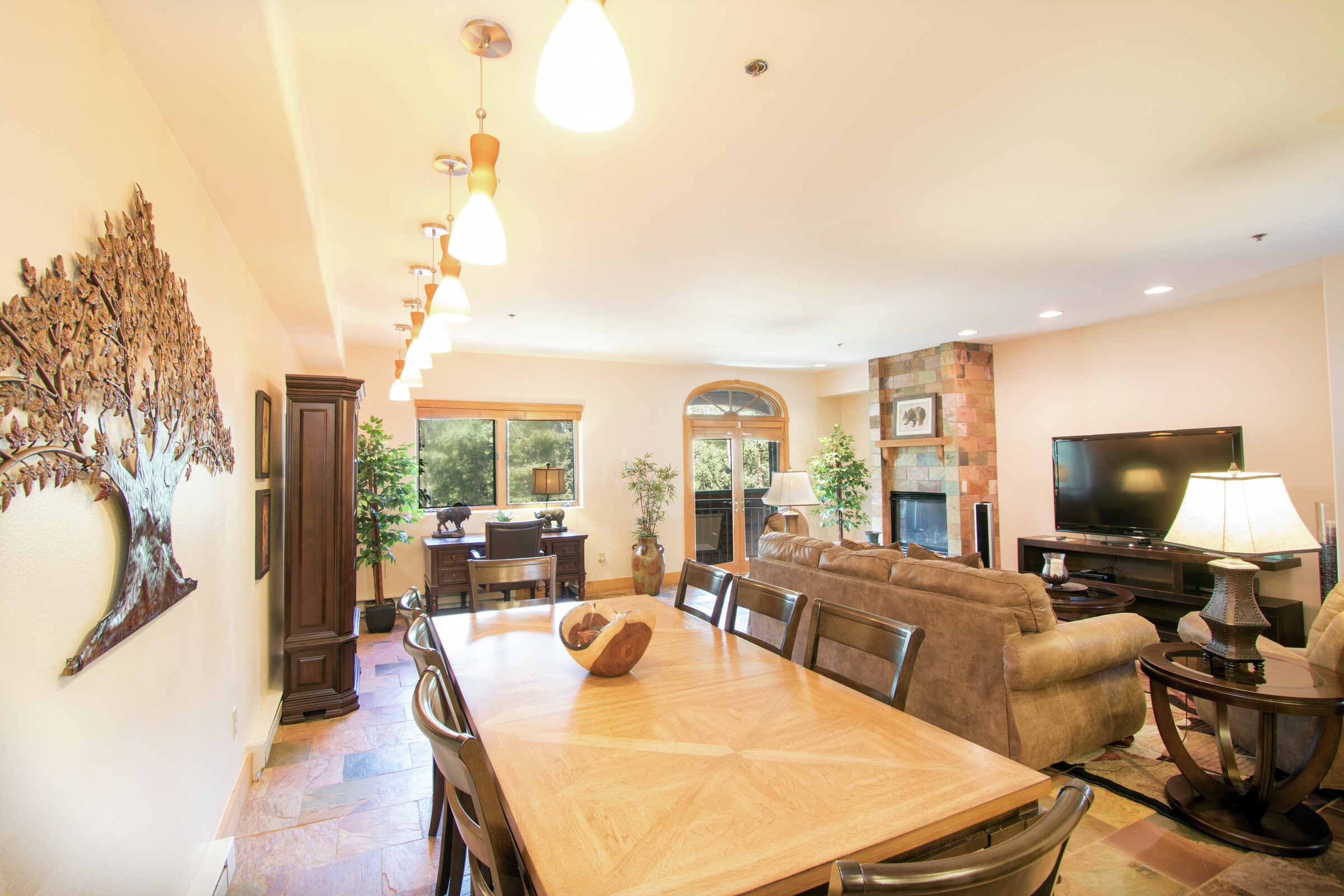 #213 - Dining Area