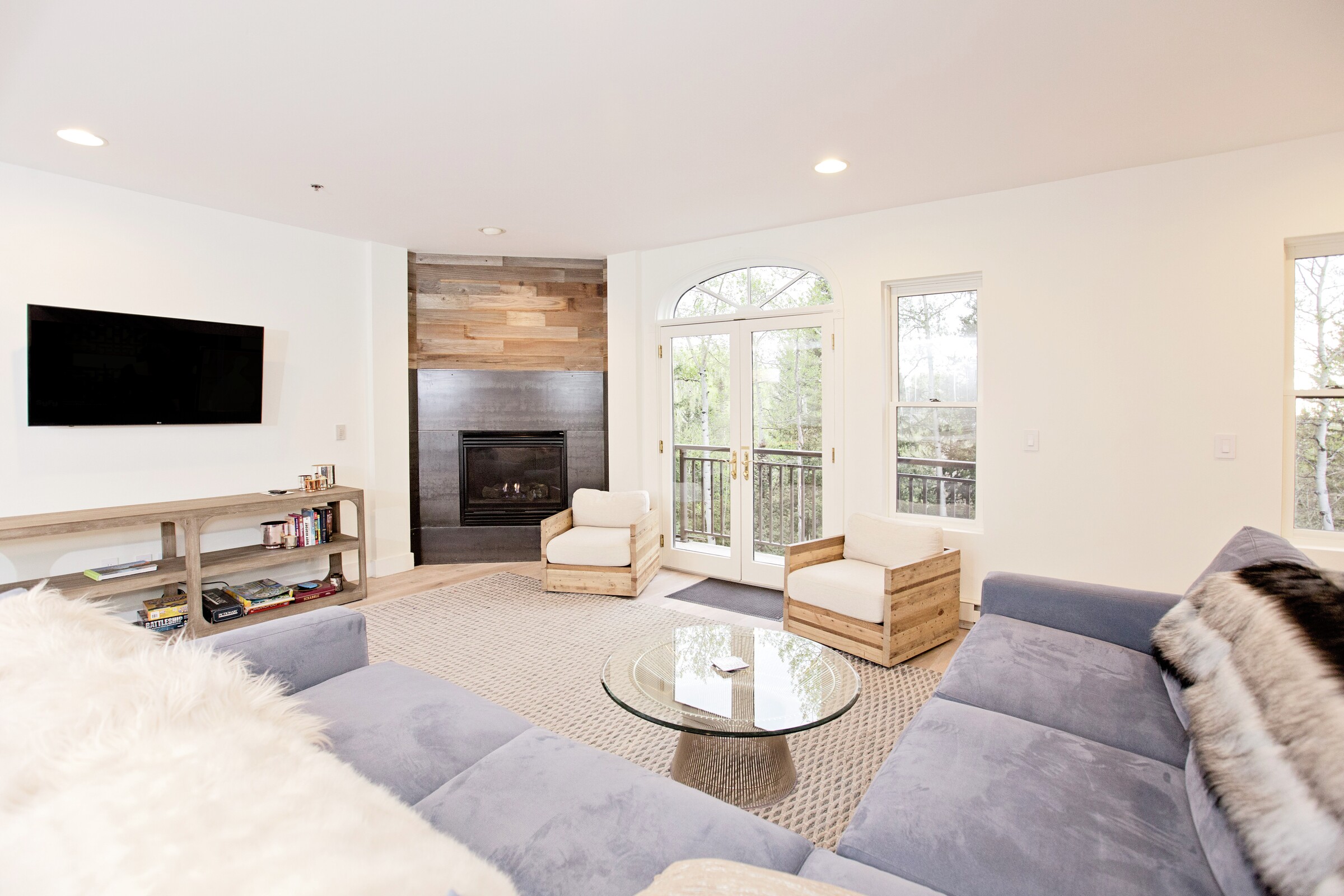 #404 - Living Area