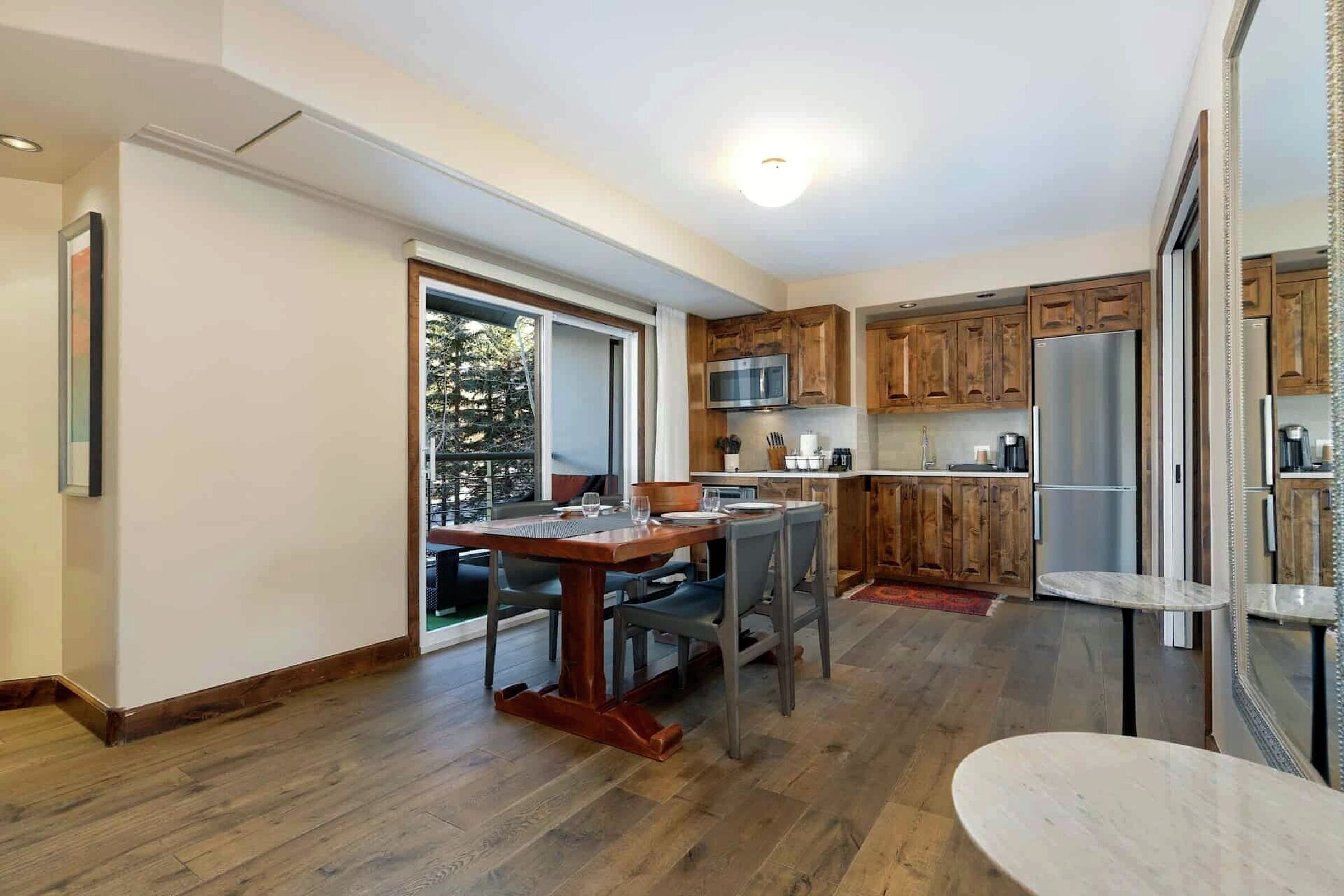 #331 - Dining Area & Kitchenette