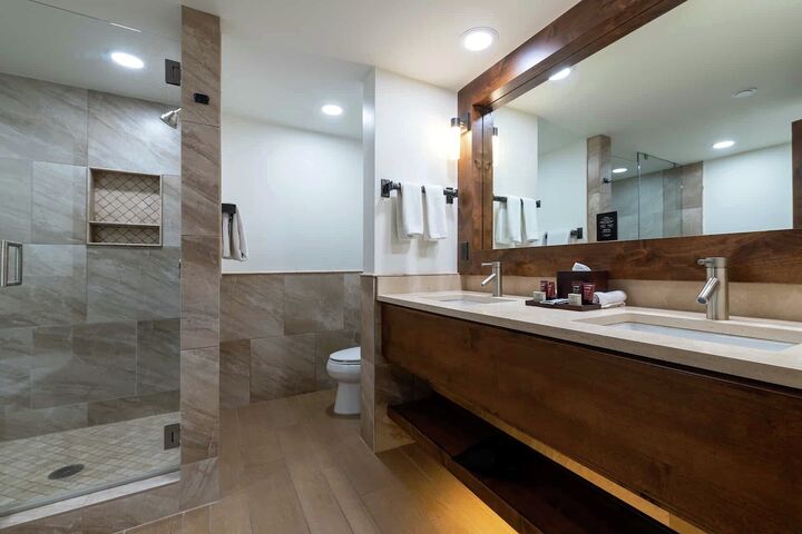 #444 - Ensuite Bathroom