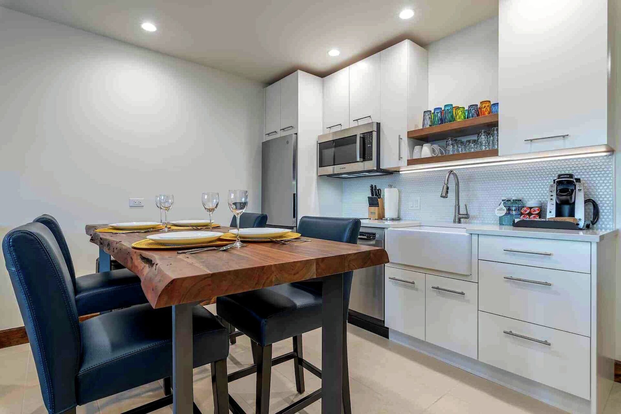 #444 - Dining Area & Kitchenette