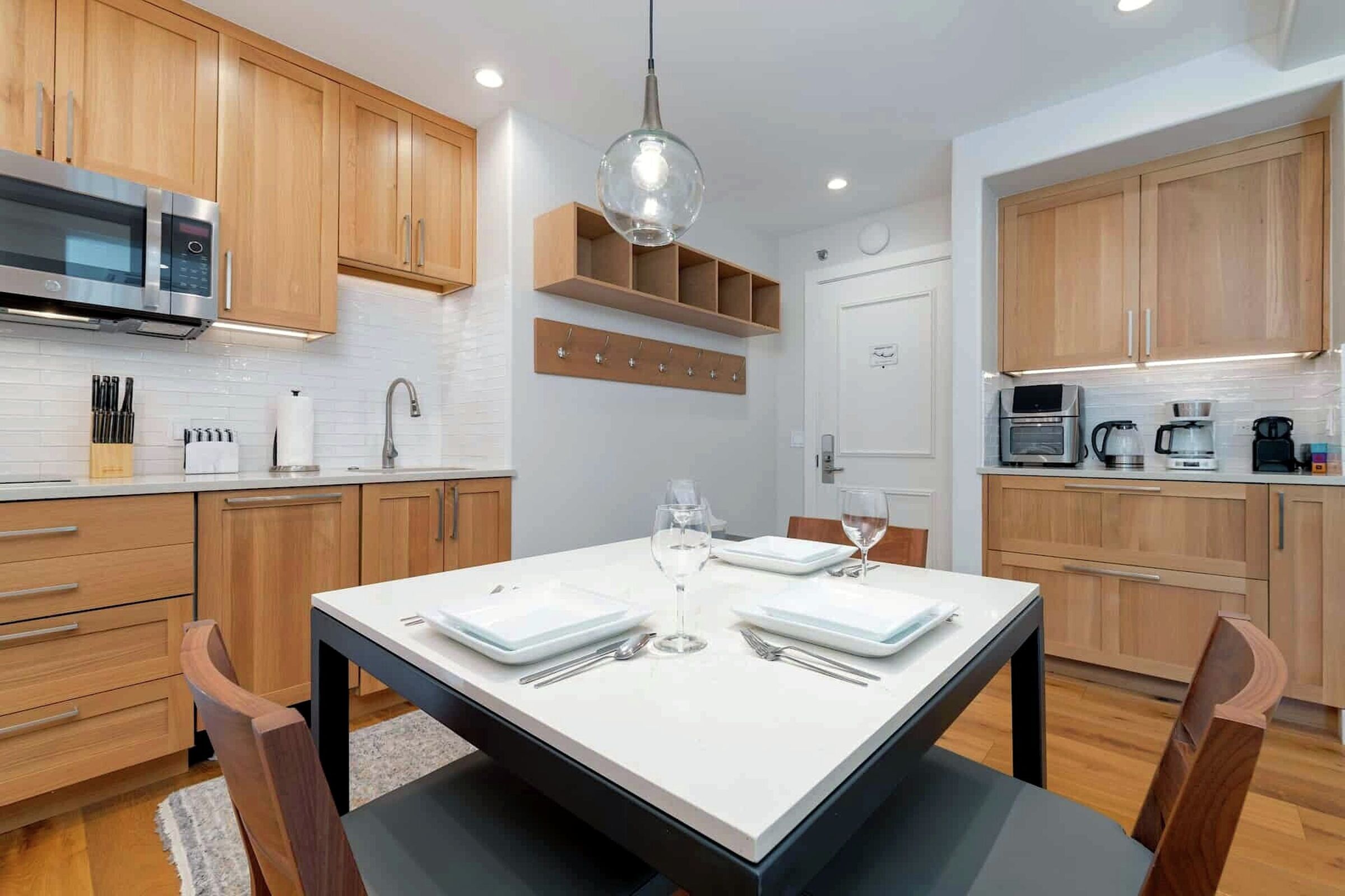 #651 - Dining Area & Kitchenette