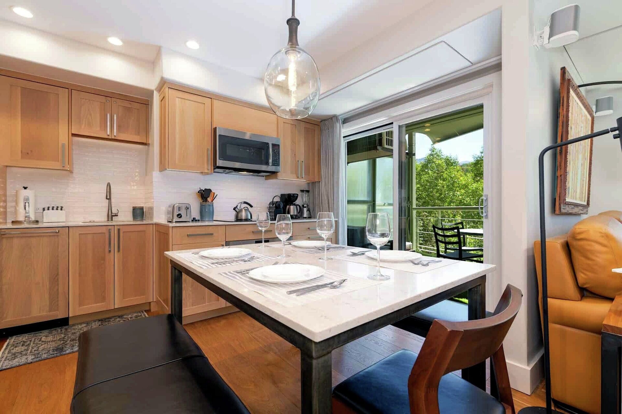 Dining Area & Kitchen