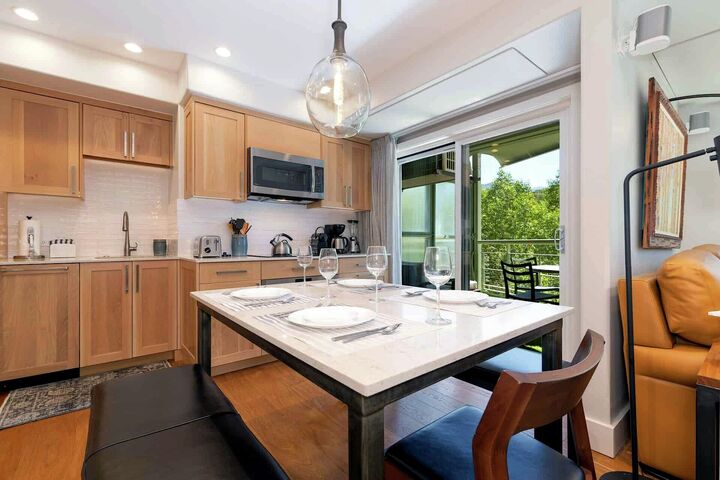 #652 - Dining Area & Kitchen