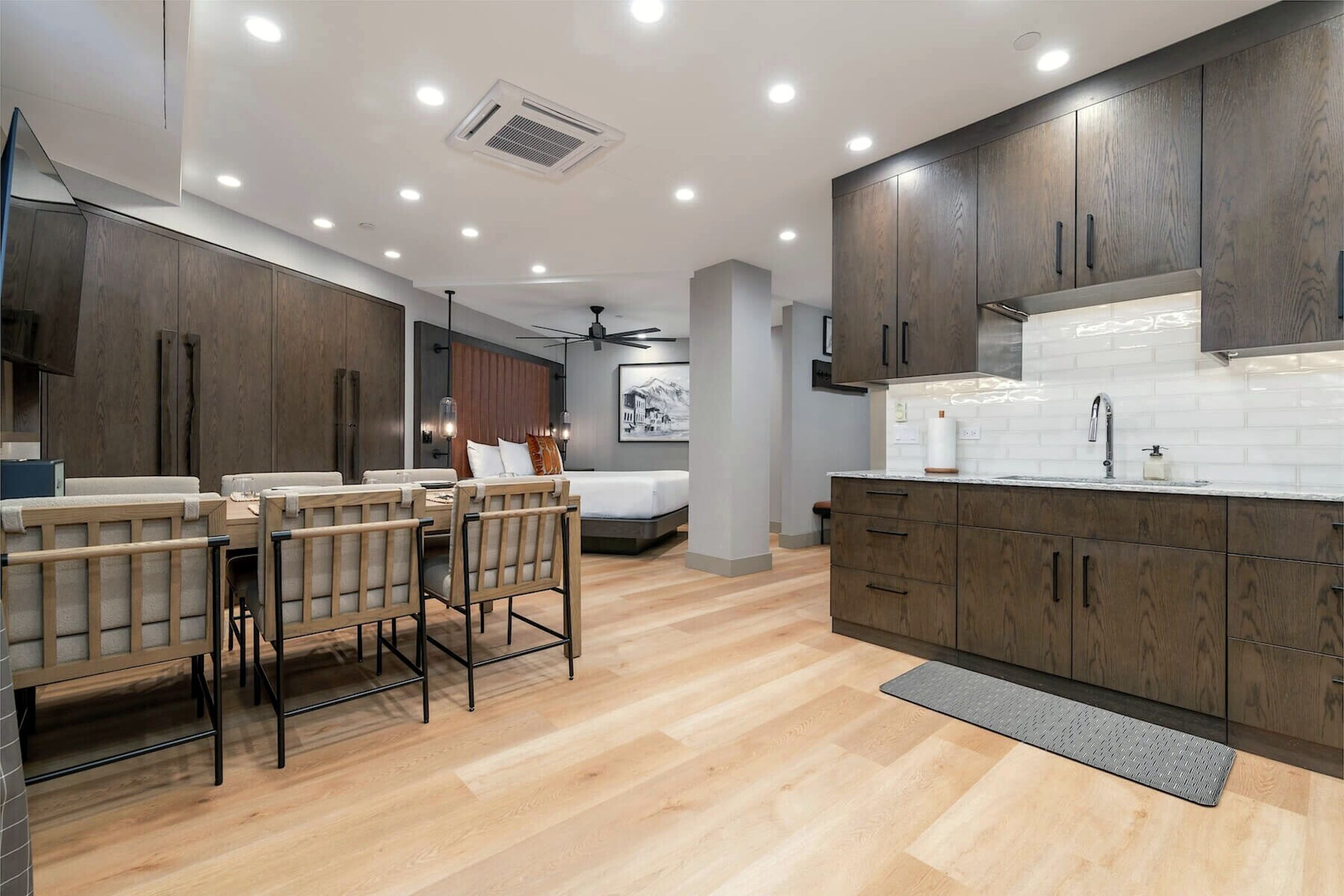 #518 - Kitchen & Dining Area