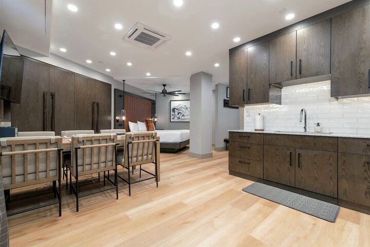 #518 - Kitchen & Dining Area