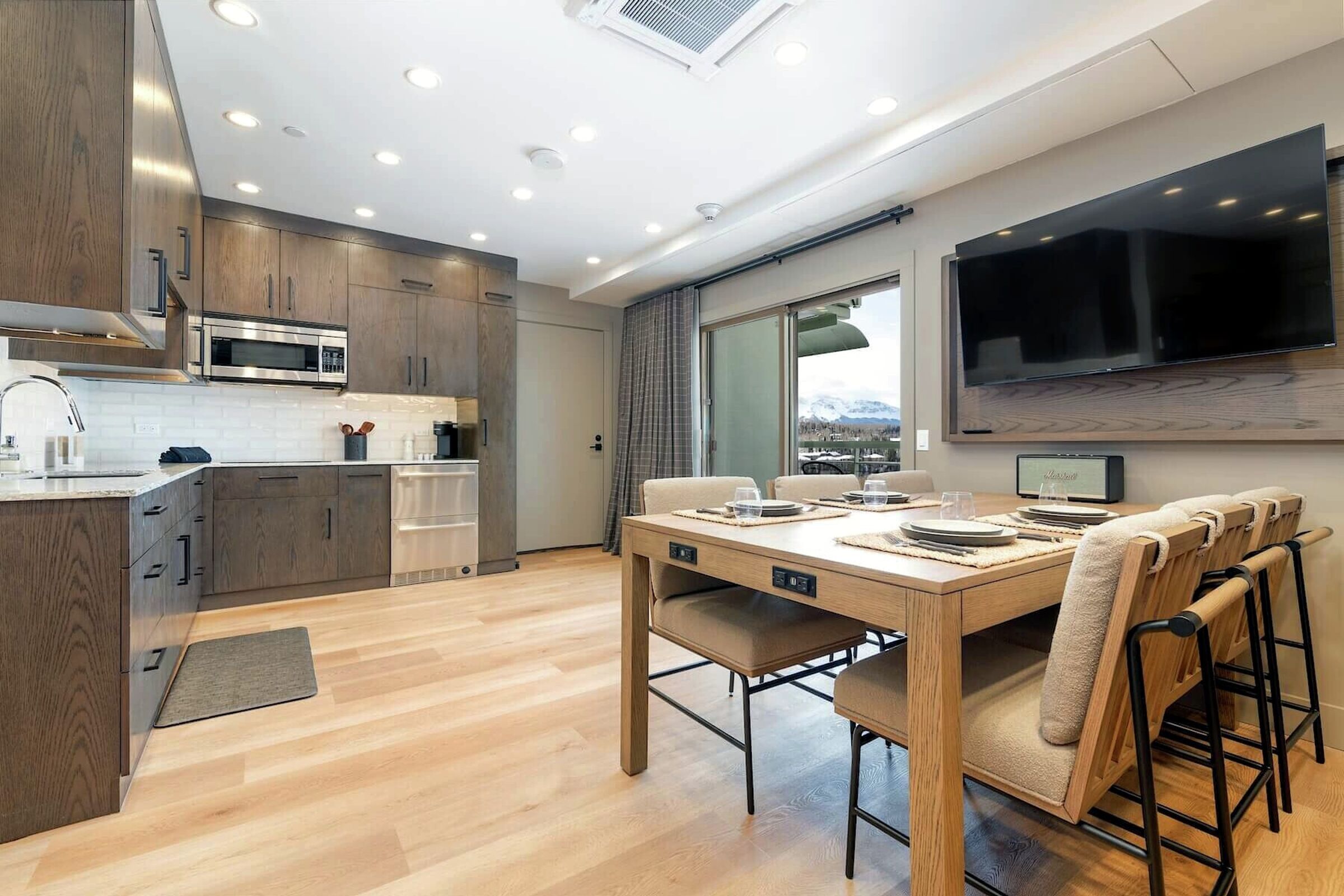 #518 - Dining Area & Kitchen