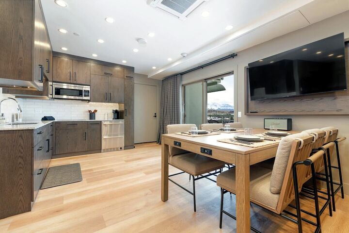 #518 - Dining Area & Kitchen