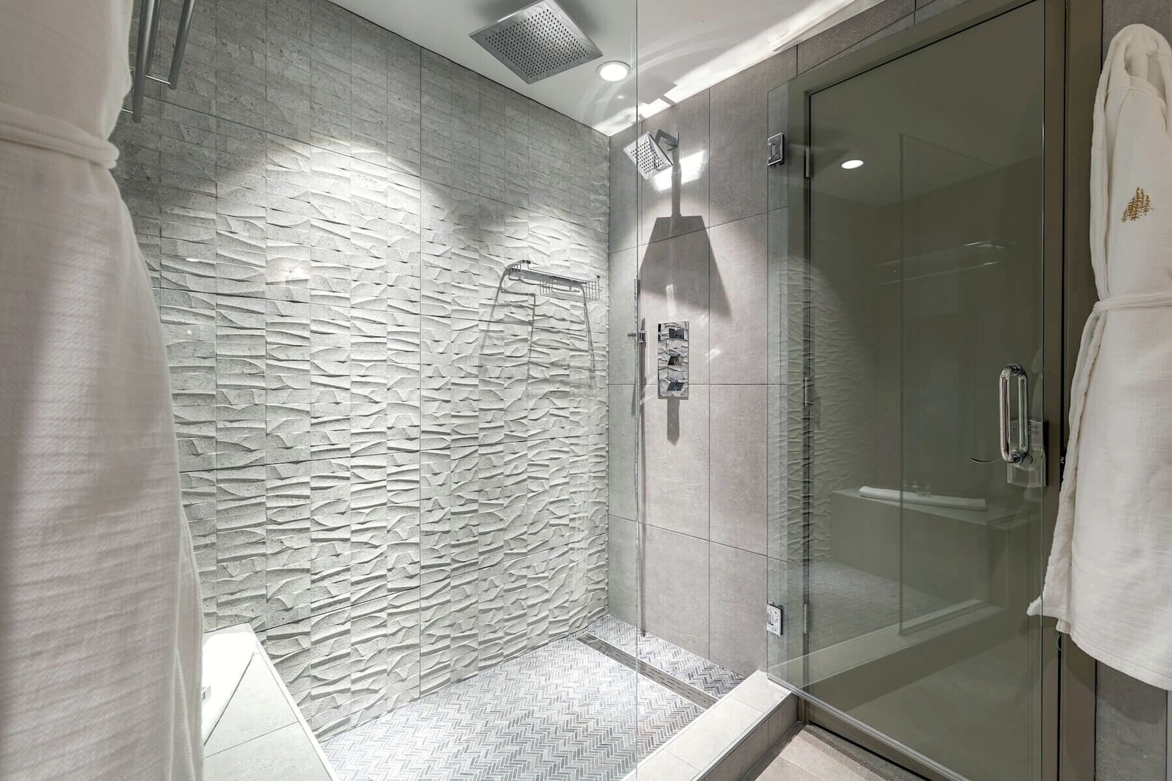 #518 - Ensuite Bathroom