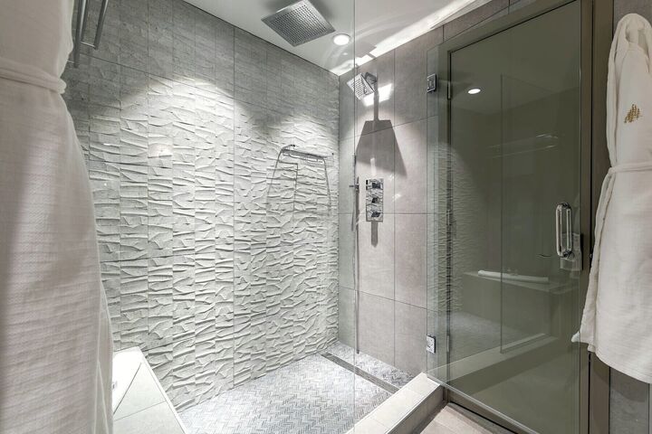 #518 - Ensuite Bathroom