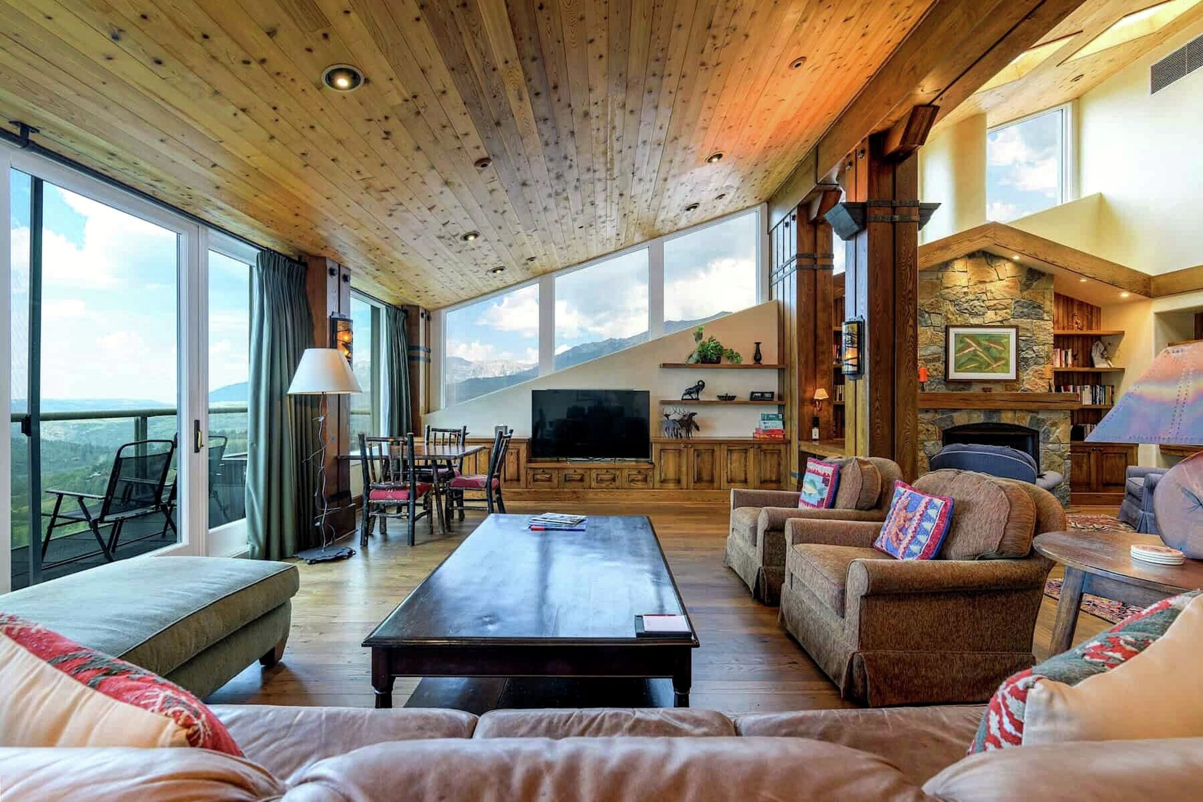 #702 - Living Area