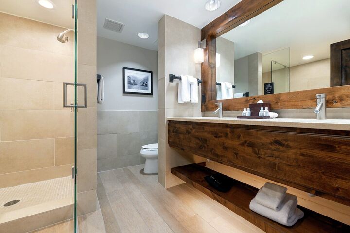 Sunset Vista - King/Sofa - Bathroom