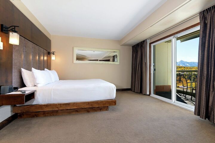 Alpenglow Jr. Suite - Sleeping Area