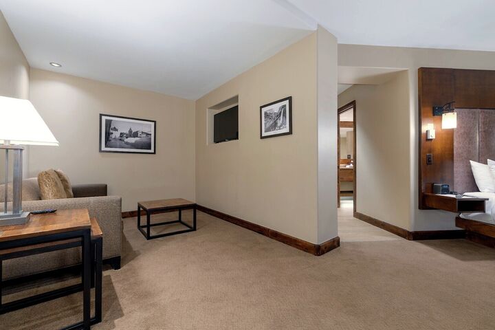 Alpenglow Jr. Suite - Living Area