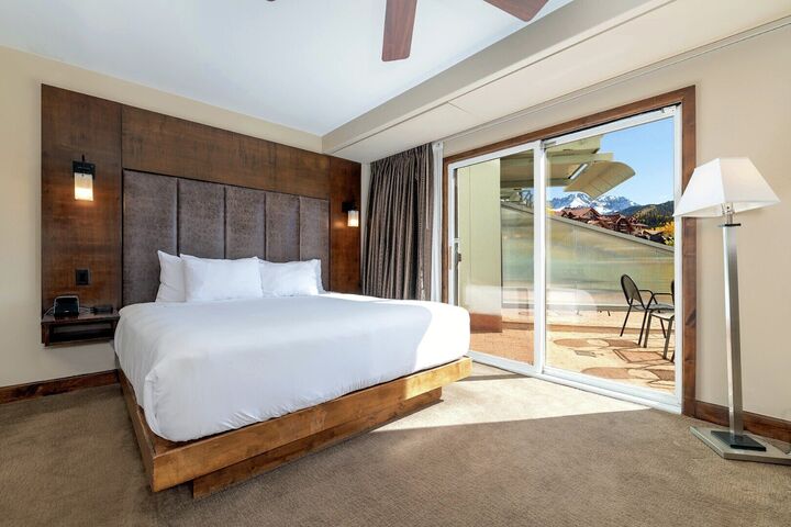 Grand Sunset Vista - Bedroom