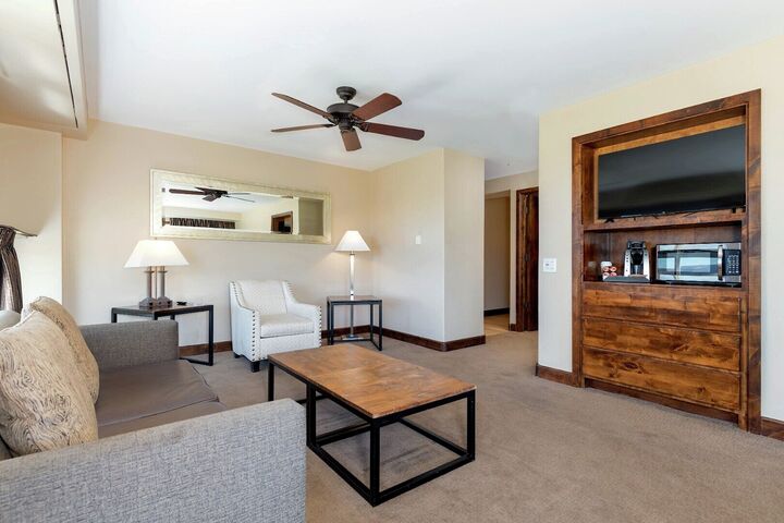 Grand Sunset Vista - Living Area