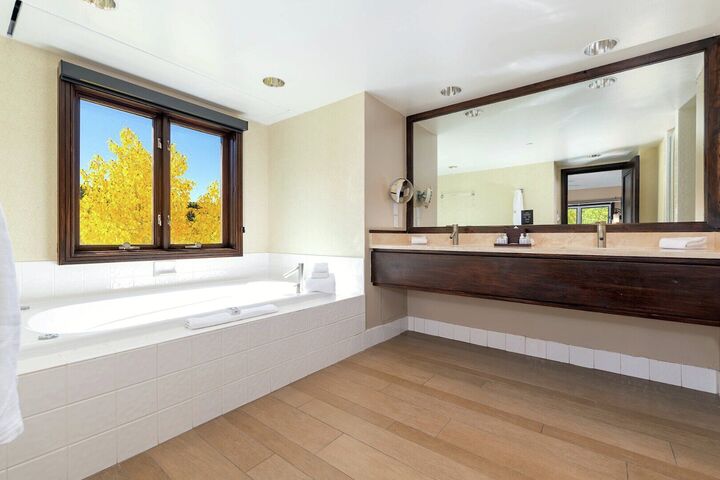 San Sofia Suite - Ensuite Bathroom