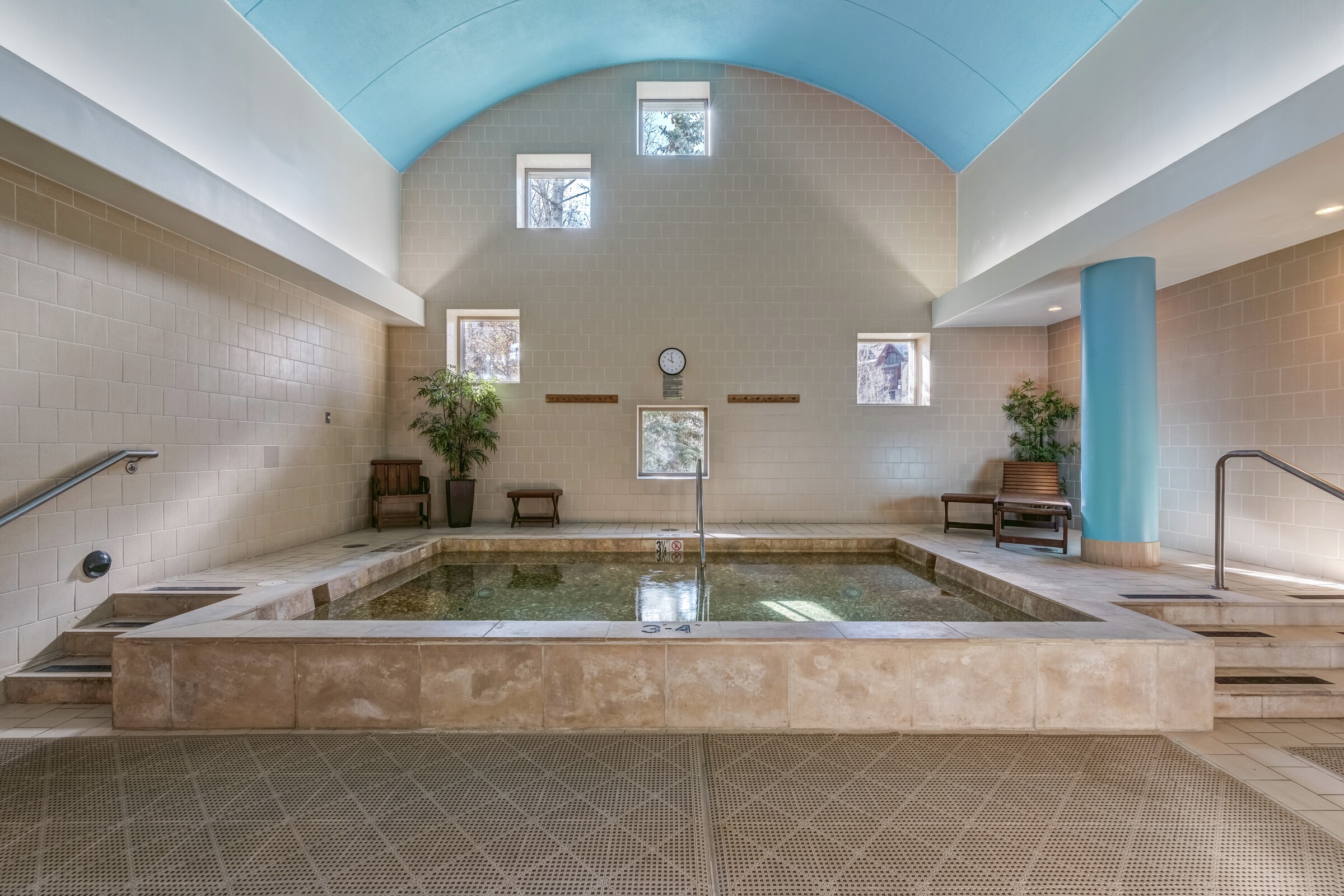Spa Roman Hot Tub