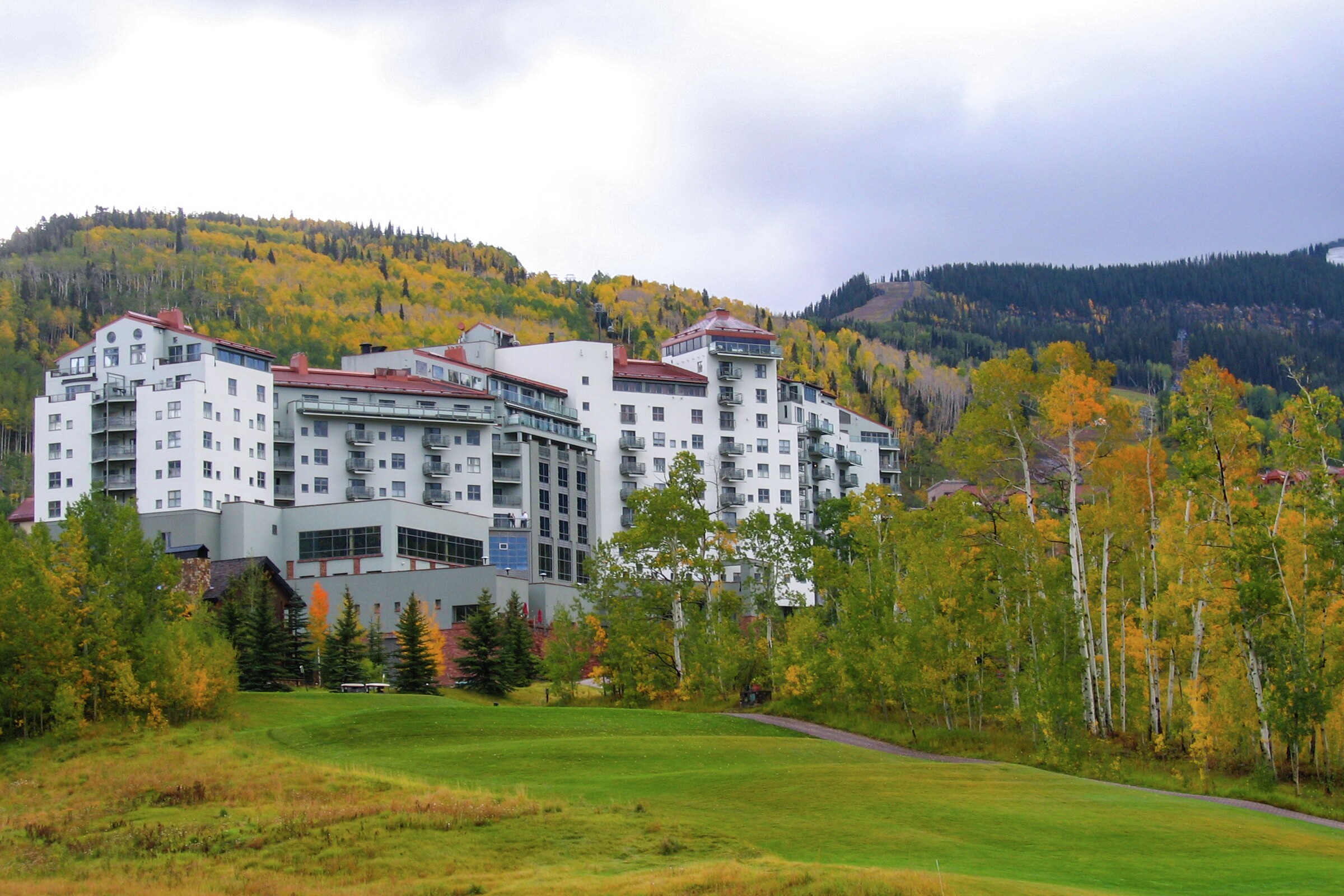 Peaks Resort & Spa