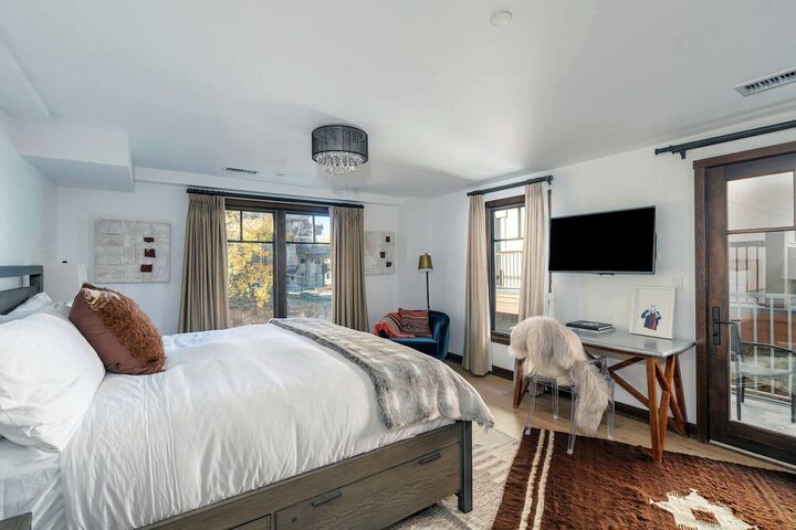 Classic 1 Bdrm Residence - Bedroom