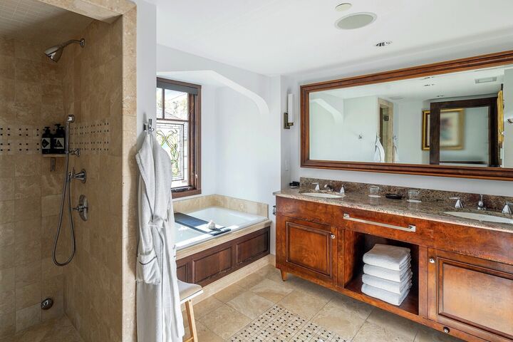 Classic 1 Bdrm Residence Village - Bathroom