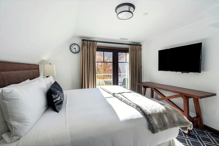 Classic 1 Bdrm Residence Village - Bedroom