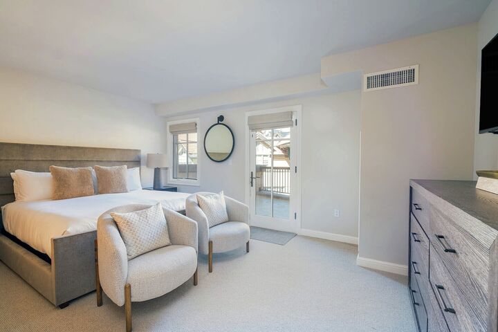 2 Bdrm Suite Village View - Master Bedroom
