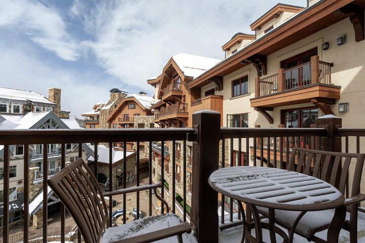 Classic 2 Bdrm Suite Village View - Balcony