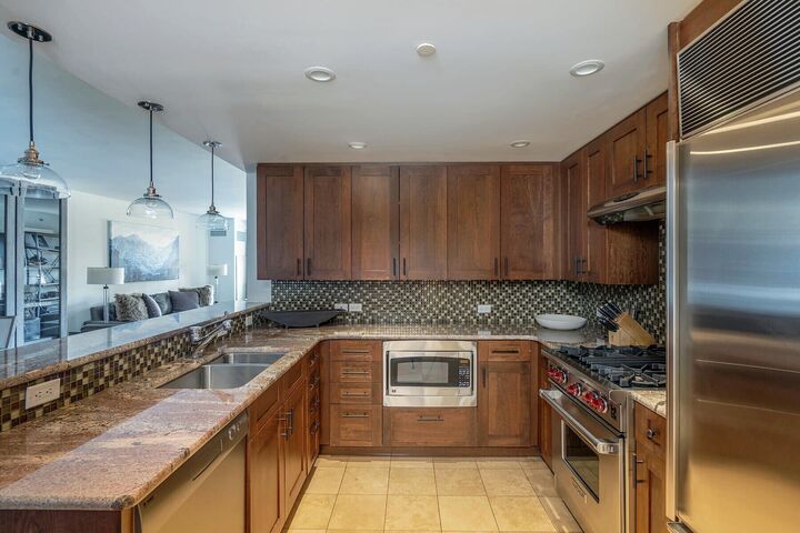 Classic 2 Bdrm Residence Mountain View - Kitchen