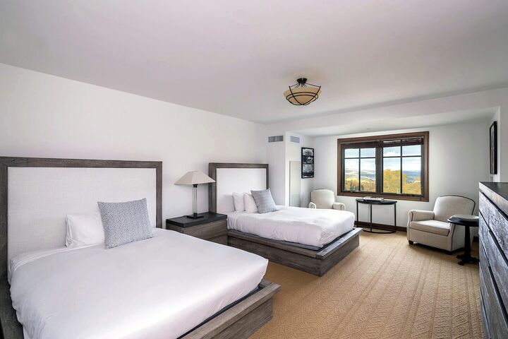 Classic 2 Bdrm Residence Mountain View - Bedroom