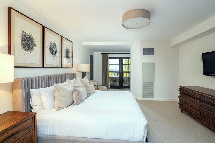 2 Bdrm Residence Village View - Master Bedroom