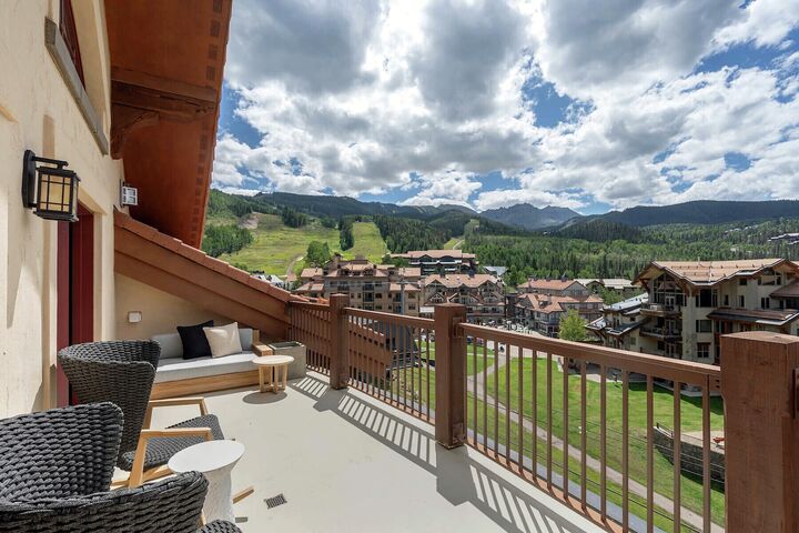 2 Bdrm Penthouse Mountain View - Balcony