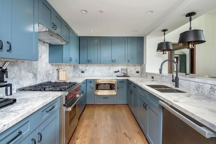 2 Bdrm Penthouse Mountain View - Kitchen