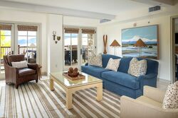 3 Bdrm Residence Mountain View - Living Area