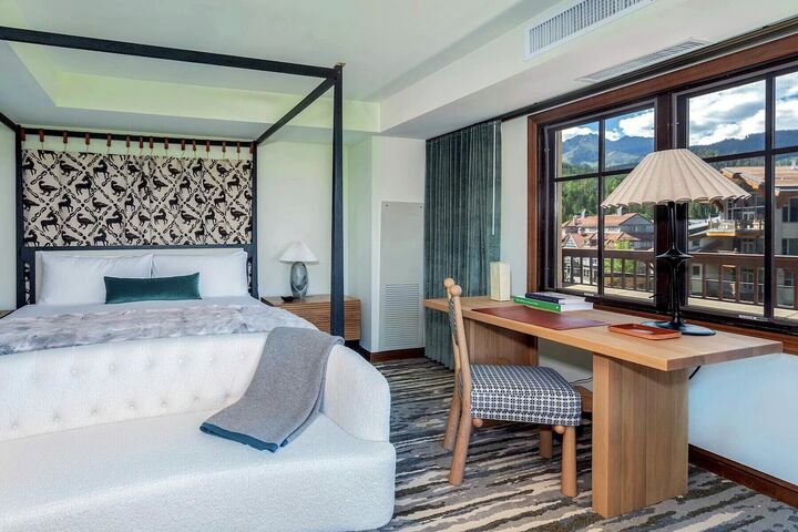 3 Bdrm Residence Mountain View - Master Bedroom