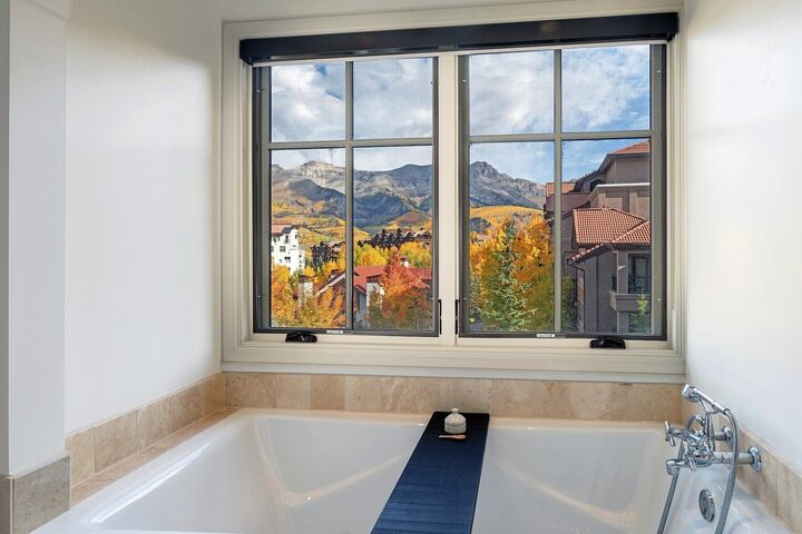 3 Bdrm Residence Mountain View - Bathroom