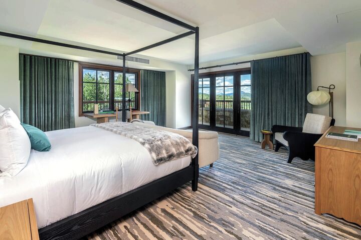 3 Bdrm Residence Mountain View - Master Bedroom