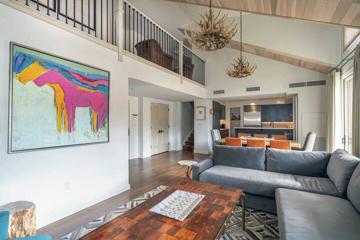 3 Bdrm Penthouse - Living Area