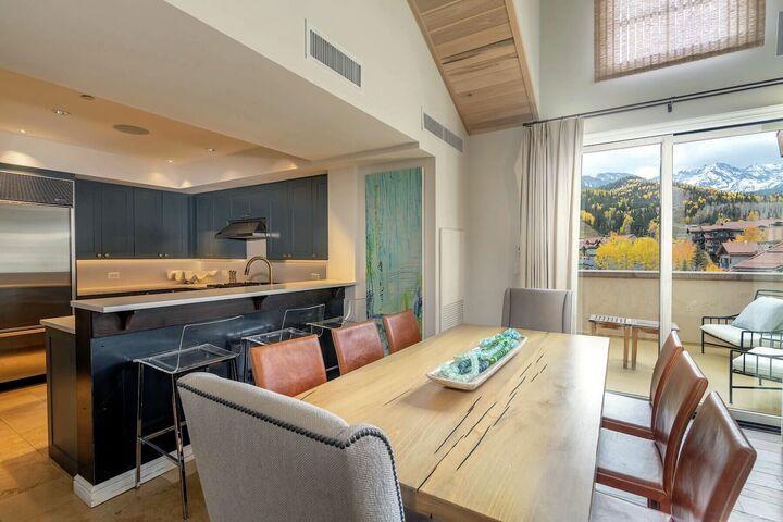 3 Bdrm Penthouse - Dining Area & Kitchen
