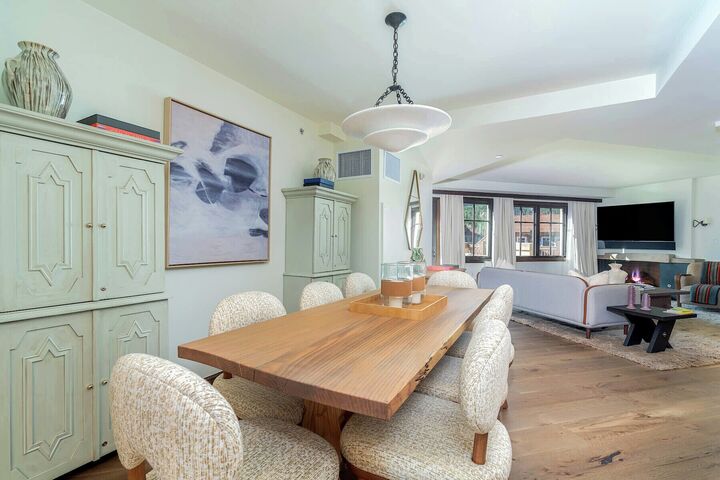 4 Bdrm Residence - Misty Maiden Mountain View - Dining Area