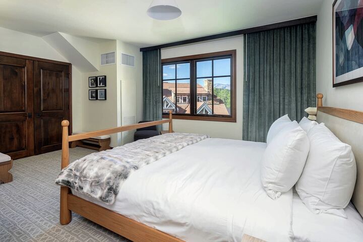 4 Bdrm Residence - Misty Maiden Mountain View - Bedroom