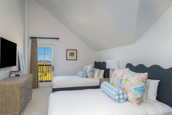 4 Bdrm Panoramic Two-Story Penthouse - Bedroom