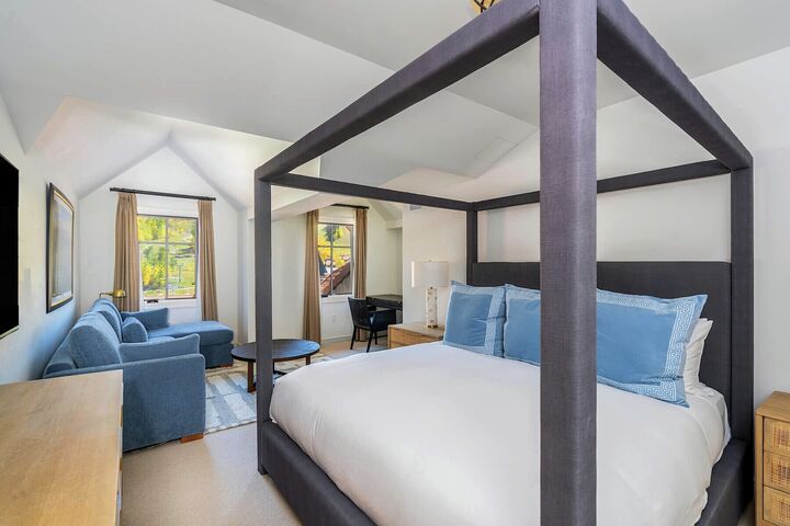 4 Bdrm Panoramic Two-Story Penthouse - Master Bedroom