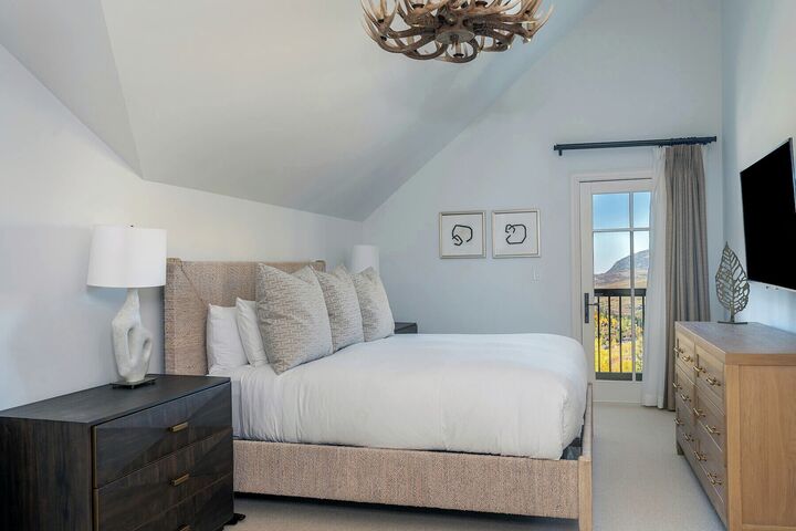 4 Bdrm Panoramic Two-Story Penthouse - Bedroom